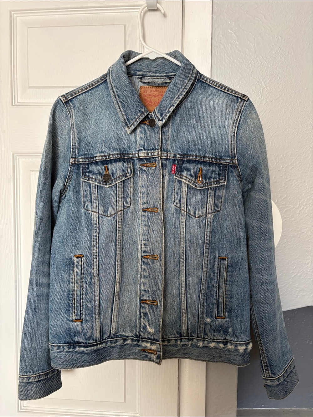 Levi's Light Blue Denim Jacket - Classic Trucker Style